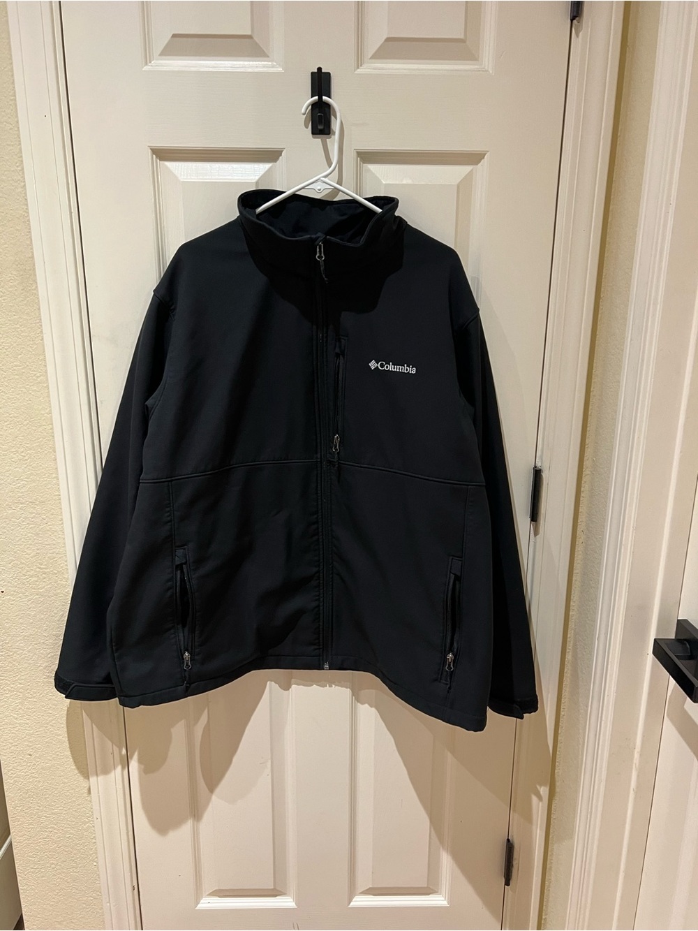 Columbia Men's Black Full-Zip Performance Softshell Jacket